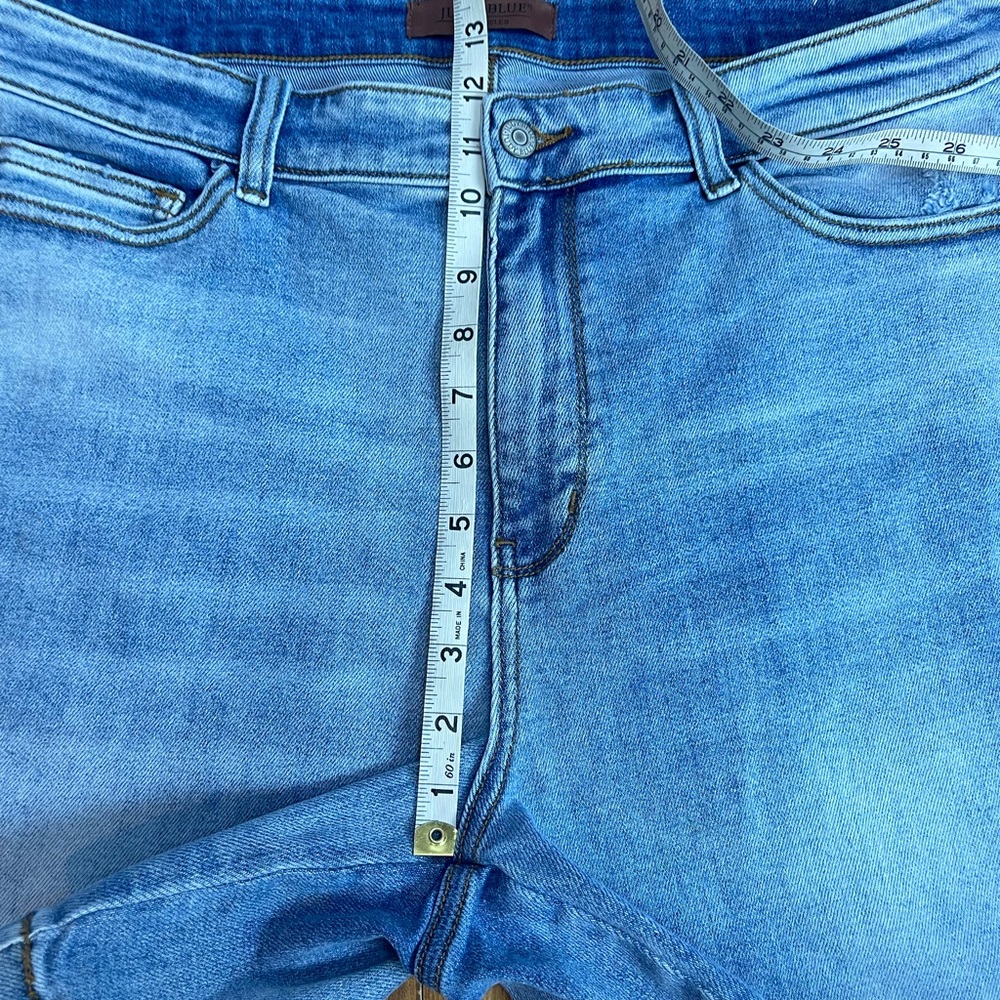 Judy Blue size 2XL light wash Jean shorts - Picture 7 of 8